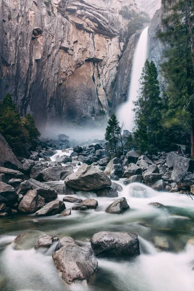 Yosemite Καταρράκτη Καλοκαίρι Μακράς Έκθεσης — Φωτογραφία Αρχείου