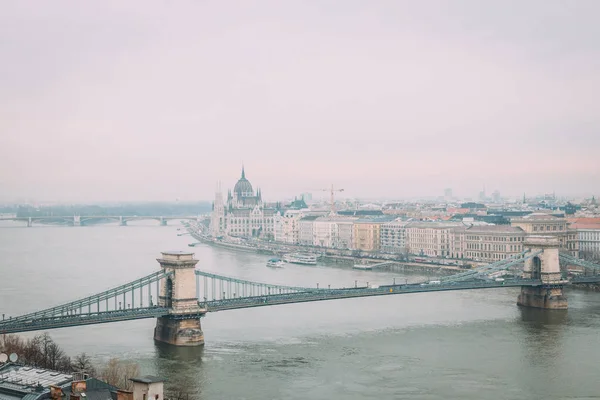 Budapester Kettenbrücke Und Parlament — Stockfoto