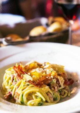 Carbonara makarna lezzetli yemek