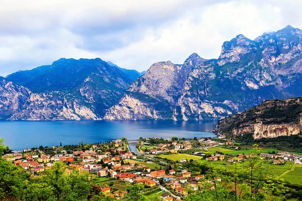 Ciudad de Riva Del Garda — Foto de Stock