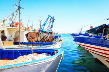 ticari balıkçı tekneleri Limanı'na demirledi