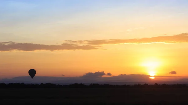 Sunrise Over Kenya With Aerostat — Stock Photo, Image