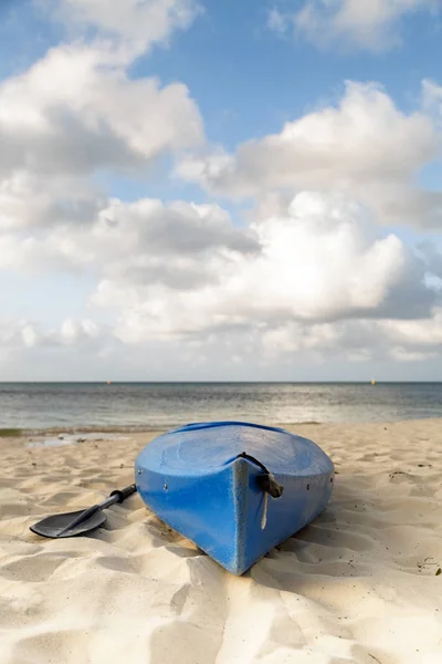 Barco Caiaque Azul Uma Praia Areia México Com Espaço Para — Fotografia de Stock
