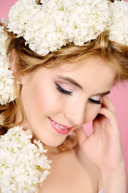 Bahar portre. Güzellik, moda, kozmetik.