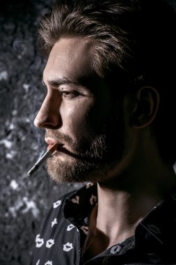 acımasız adam Sigara