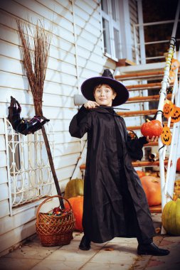 Cadılar bayramında parti