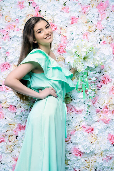 очаровательная весенняя девочка
