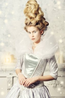 romantik yaş. Rönesans tarzı.