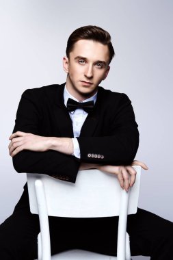 yakışıklı delikanlı