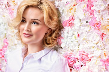 Orta yaşlı kadın.