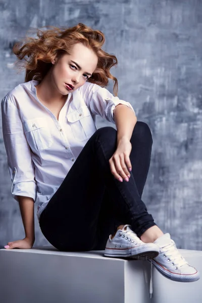 Stüdyo poz. Güzellik, moda kavramı.