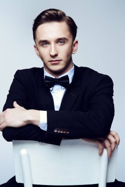 zarif yakışıklı adam