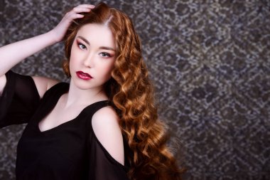 kıvırcık saçlı güzellik