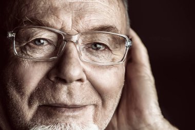 yakın çekim yaşlı adam