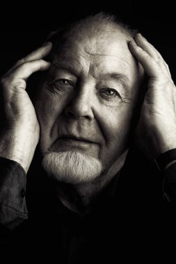 Yaşlı adam portresi