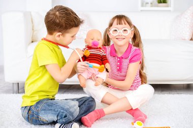 Doktorlar içinde oynuyorlar