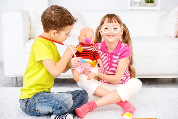 Doktorlar içinde oynuyorlar