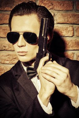  Gizli ajan, koruma adam