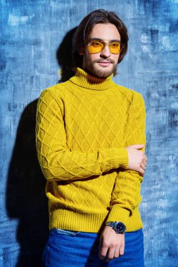 Yakışıklı adam, kol saati stili