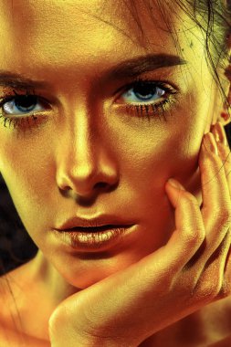 parlayan altın deri