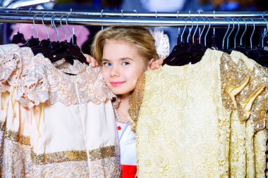 elbiseler içinde gizleme