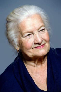 Yaşlı kadının portresi.