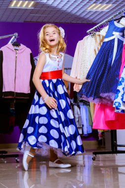 oldukça uzun elbise