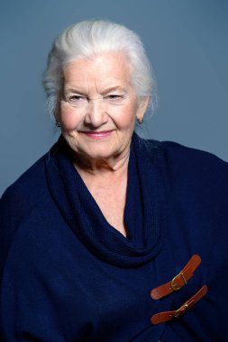 yaşlı kadın portresi