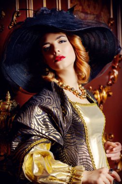 çekici genç bir kadın