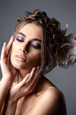 saç şekillendirme ve makyaj