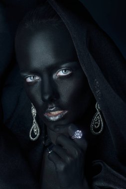 elmas küpe ve yüzük