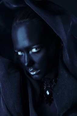 esrarengiz siyah kadın