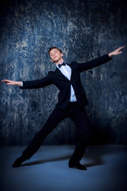 zarif erkek dansçı