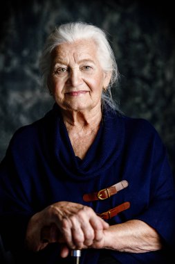 tür eski büyükanne