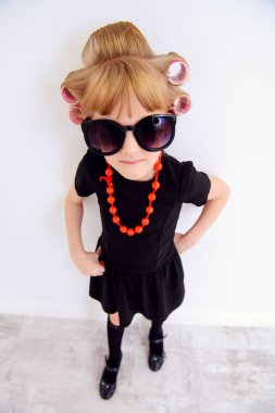 komik moda-satıcı kız