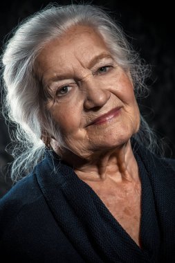 tür bakmak büyükanne