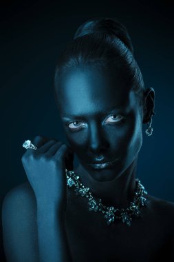 elmas yüzük ve kolye