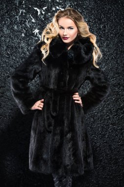 Vizon kürk kadında