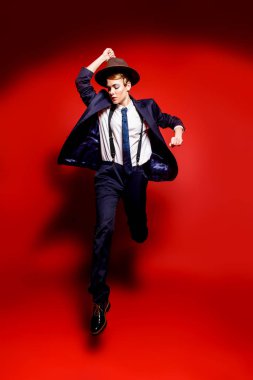 bir takım çalıştıran