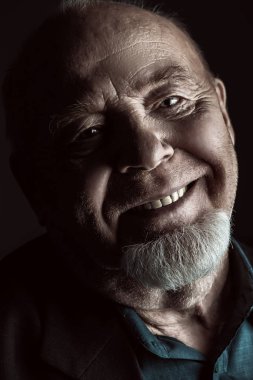 yaşlı Nine gülüyor