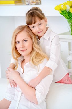 Sevgili annem kucaklayan