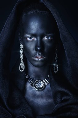 Kara Kraliçe portre