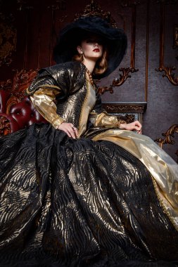 yemyeşil bir elbise Bayan