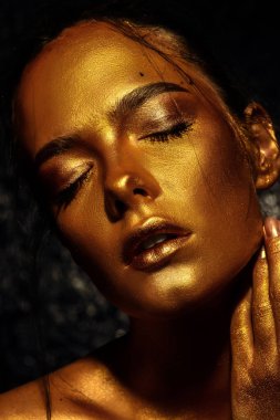 parlayan altın deri