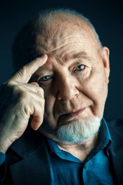 Yaşlı adamın portresi.