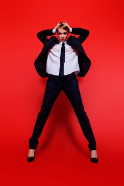 içinde bir takım elbise mans