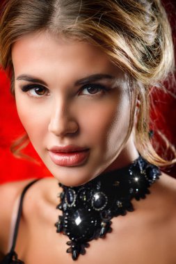 siyah değerli taşlar