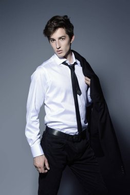 iş tarzı takım elbise