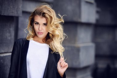 sarışın kıvırcık Bayan