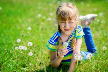 Karahindiba ile komik çocuk